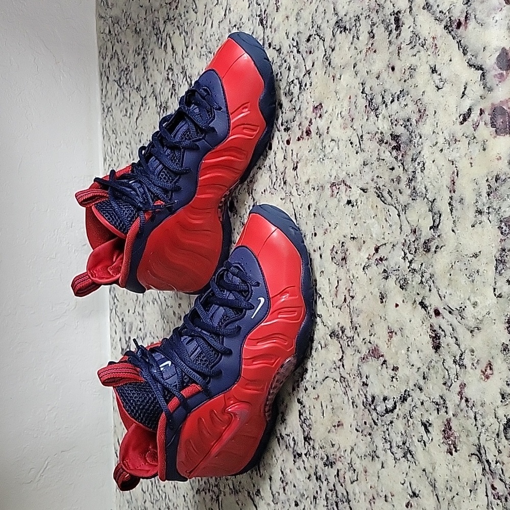 Big boys Nike foampostie 7y